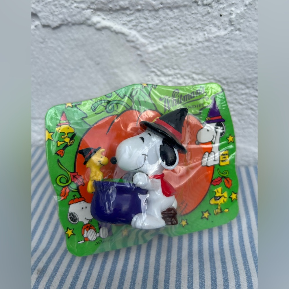 Vintage Snoopy Halloween Witch Figurine – Whitman’s Chocolates PVC Toy Sealed